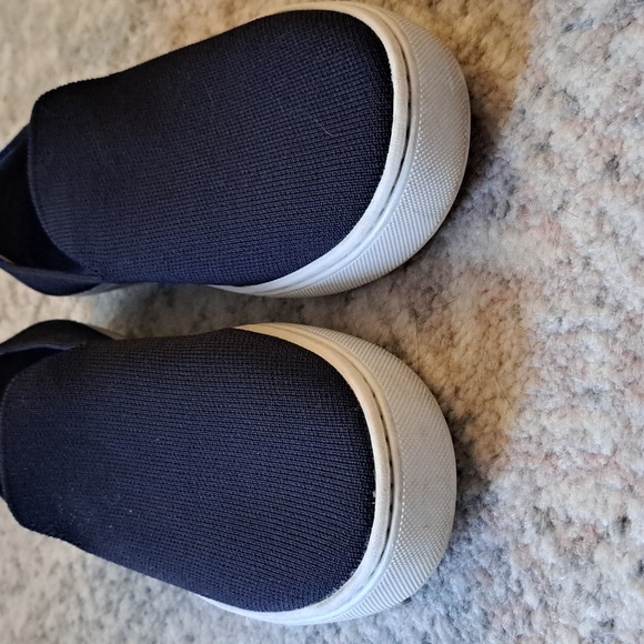 Rothys Original Sneaker - Picture 8 of 10